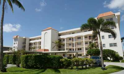 Apartment For Sale in North Palm Beach, Florida