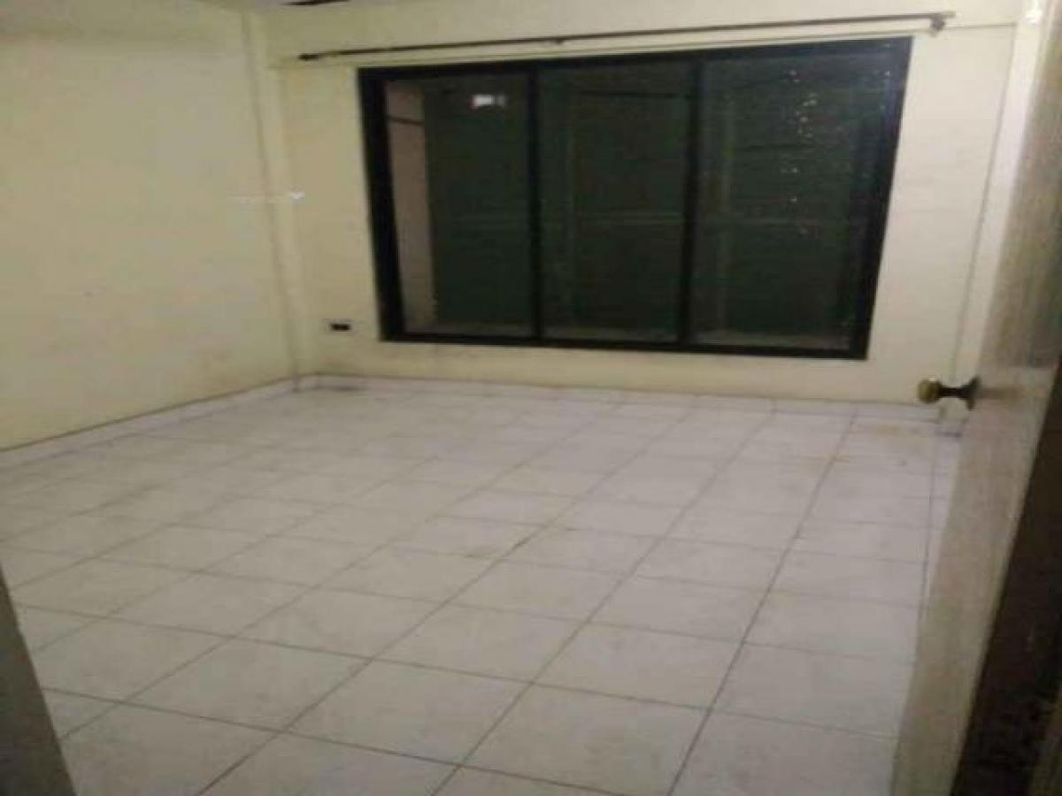Picture of Home For Sale in Mumbai, Maharashtra, India