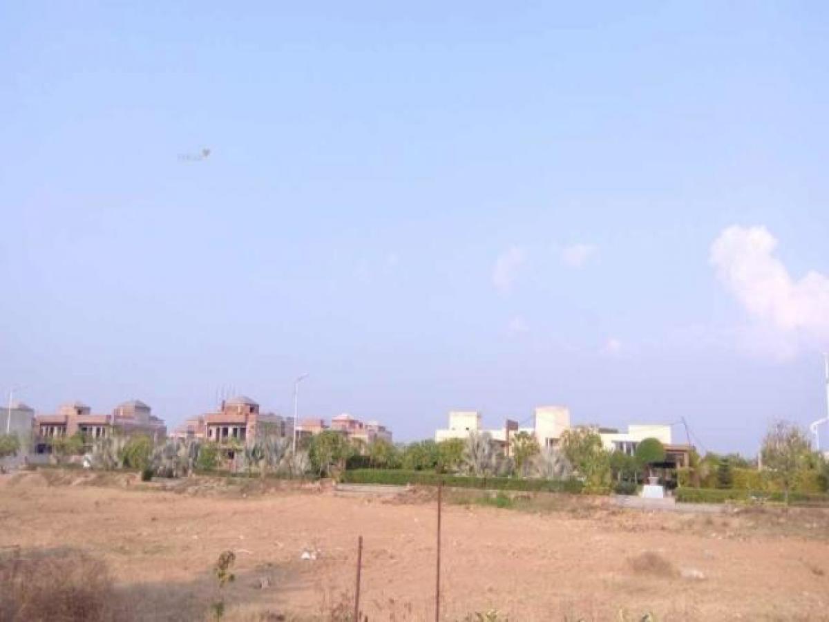 Picture of Residential Land For Sale in Chandigarh, Chandigarh, India