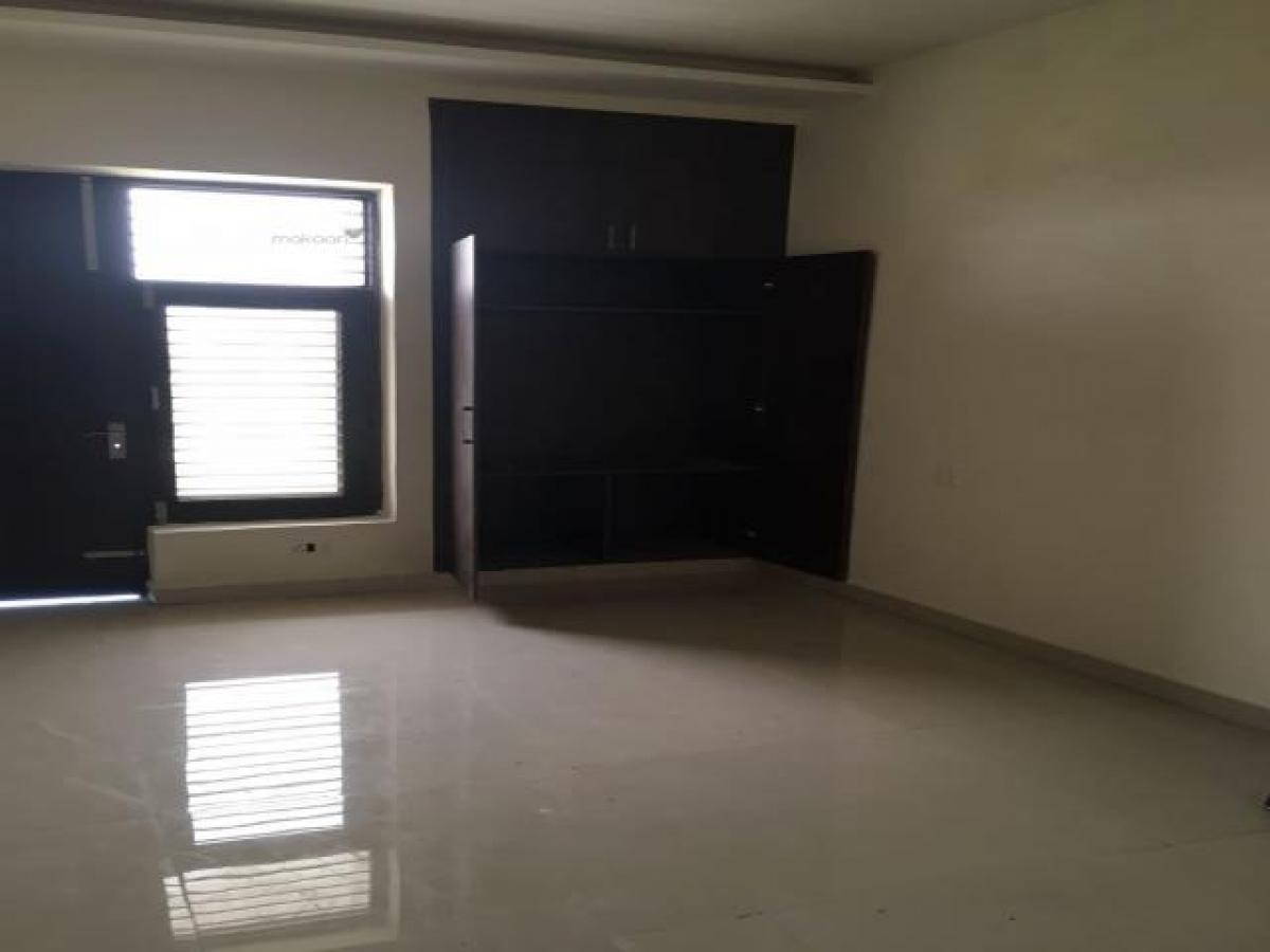 Picture of Home For Sale in Faridabad, Haryana, India