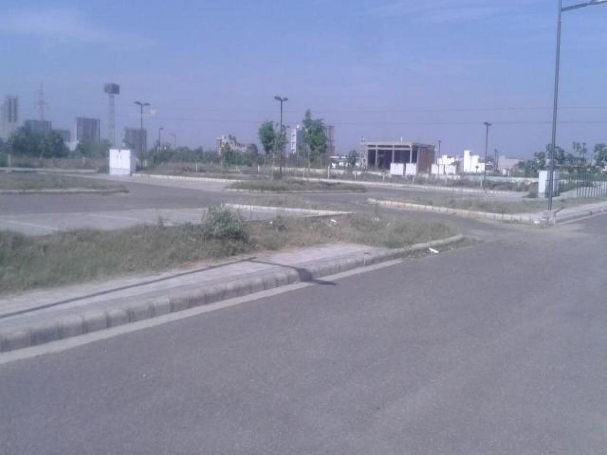 Picture of Residential Land For Sale in Chandigarh, Chandigarh, India