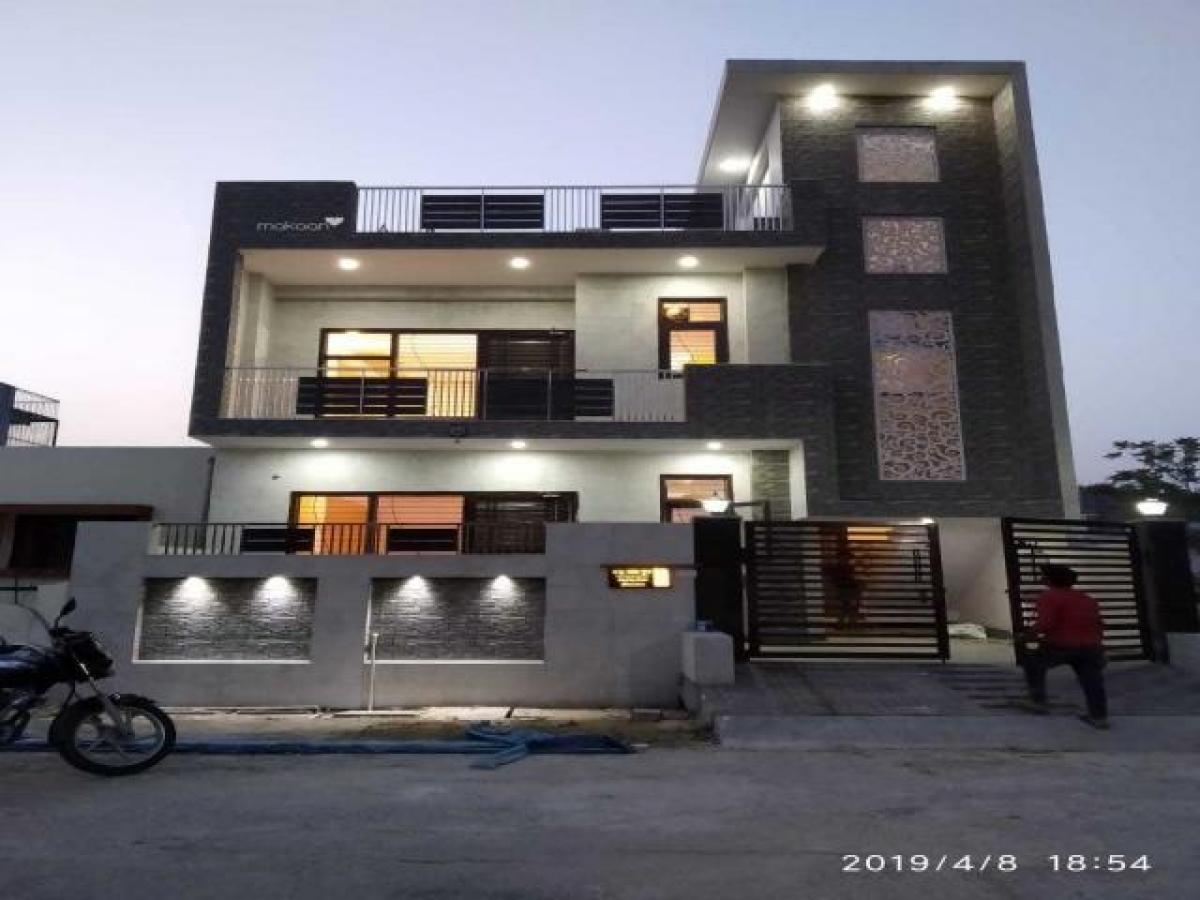 Picture of Home For Rent in Greater Noida, Uttar Pradesh, India