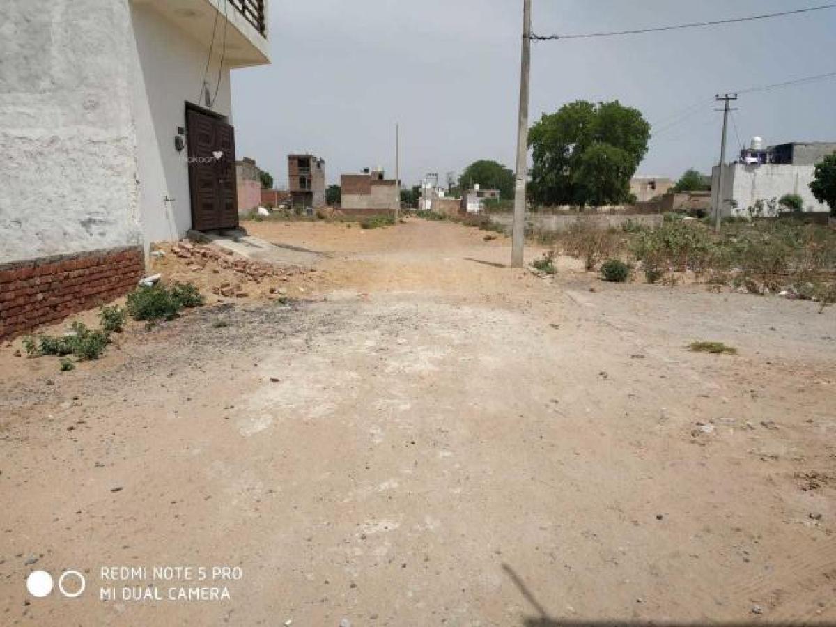 Picture of Residential Land For Sale in Gurgaon, Haryana, India