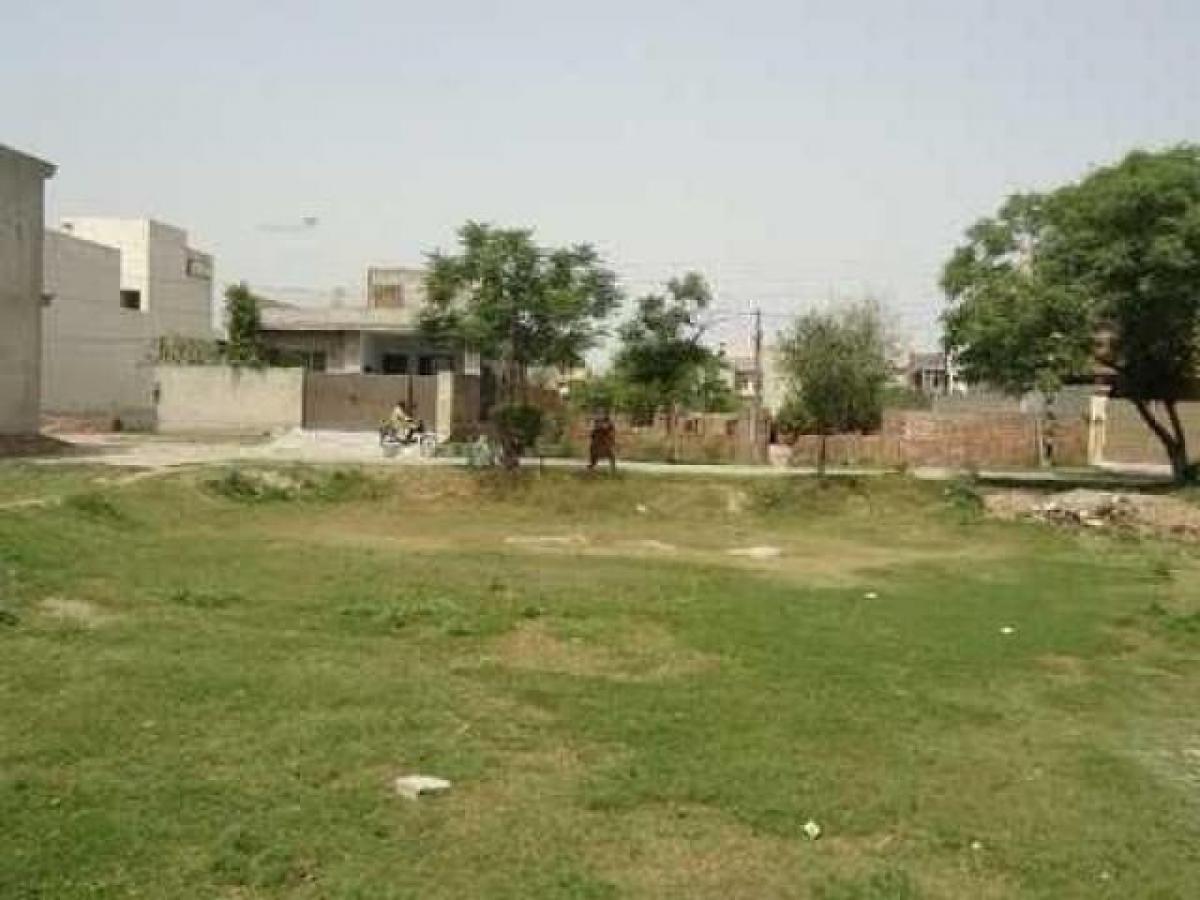 Picture of Residential Land For Sale in Surat, Gujarat, India
