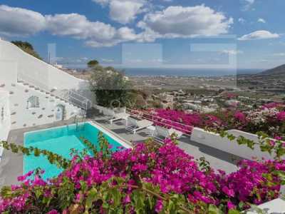 Villa For Sale in Pyrgos, Greece