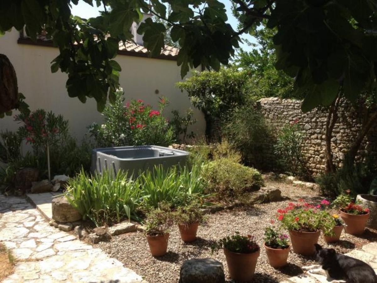 Picture of Home For Sale in Uzes, Languedoc Roussillon, France