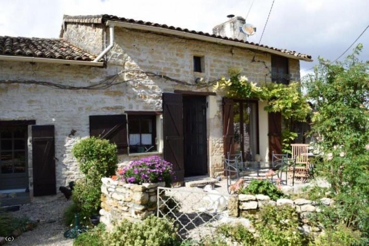 Picture of Home For Sale in Couhe, Poitou Charentes, France