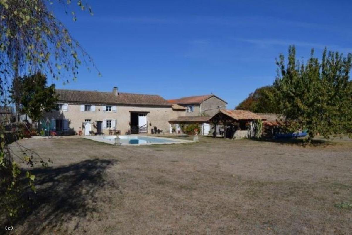 Picture of Home For Sale in Couhe, Poitou Charentes, France