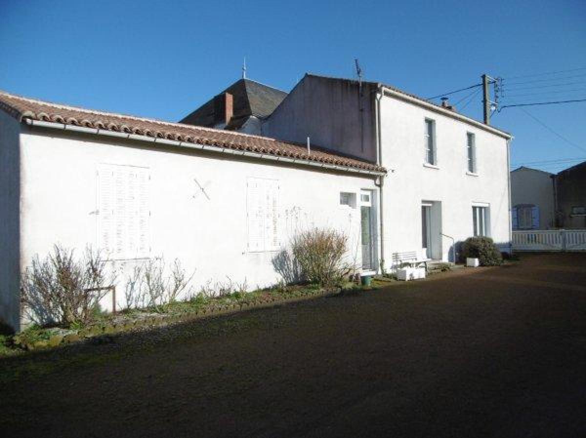 Picture of Home For Sale in Boussais, Poitou Charentes, France