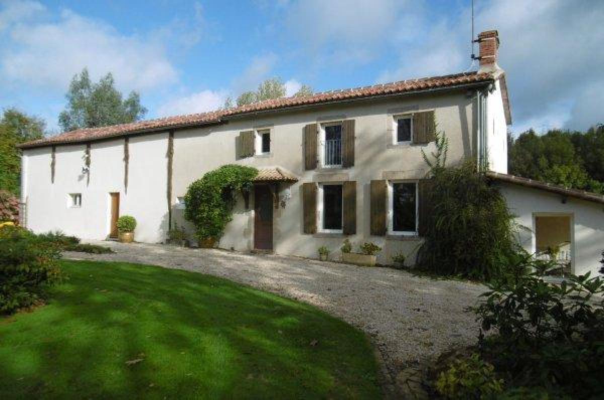 Picture of Home For Sale in Montigny, Bourgogne, France