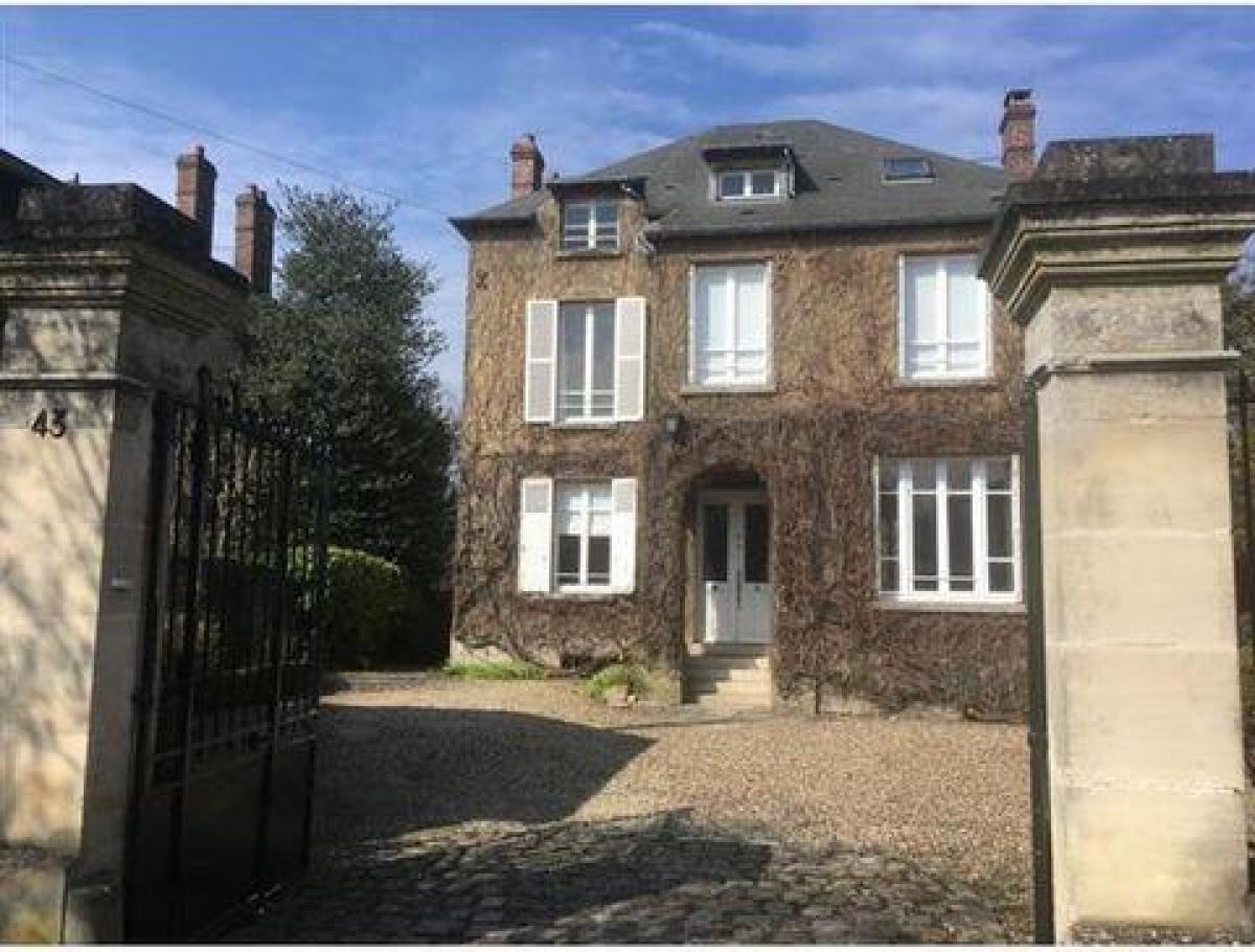 Picture of Home For Sale in Senlis, Picardie, France