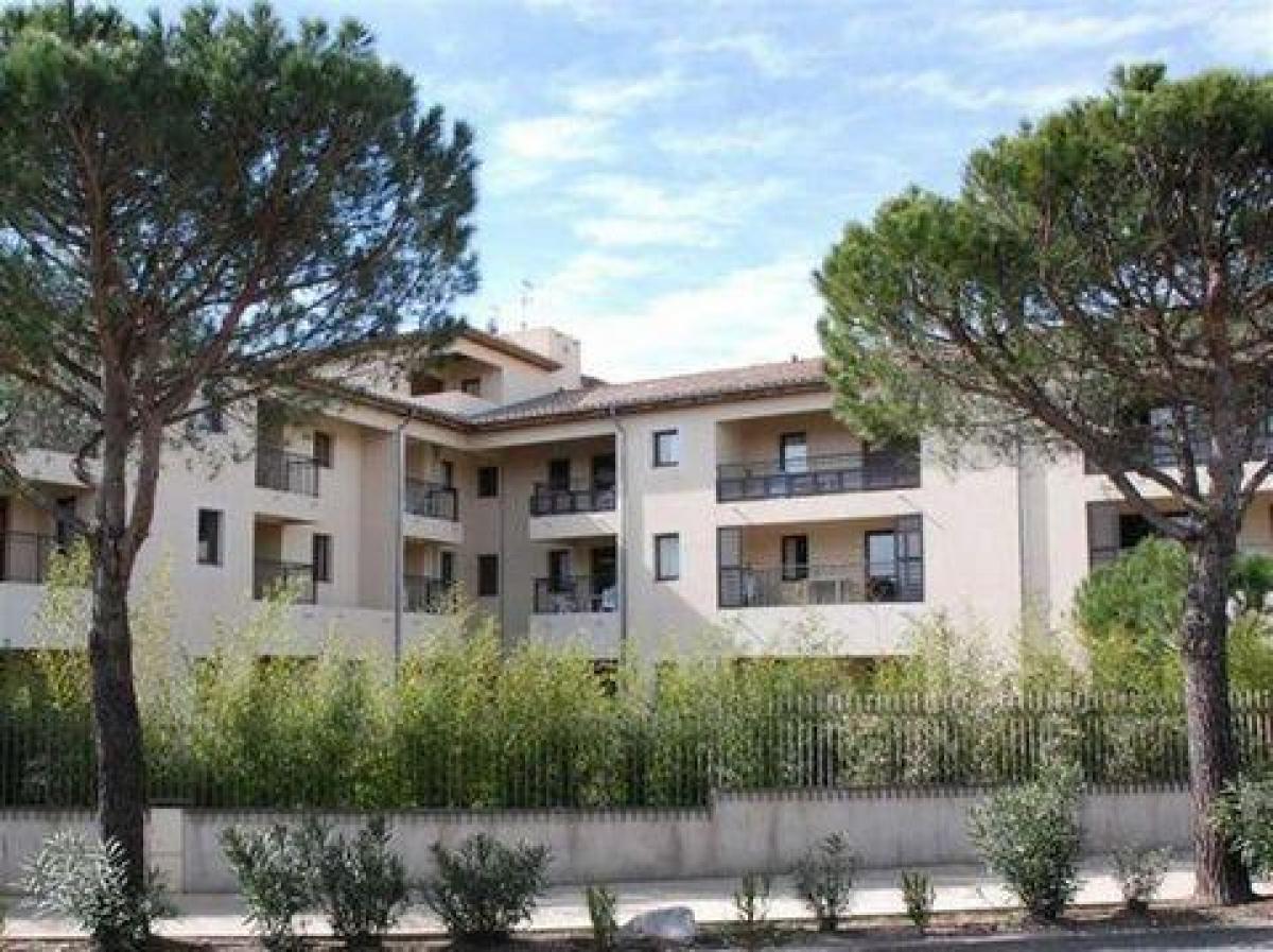 Picture of Apartment For Sale in Uzes, Languedoc Roussillon, France