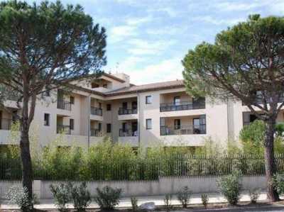 Apartment For Sale in Uzes, France