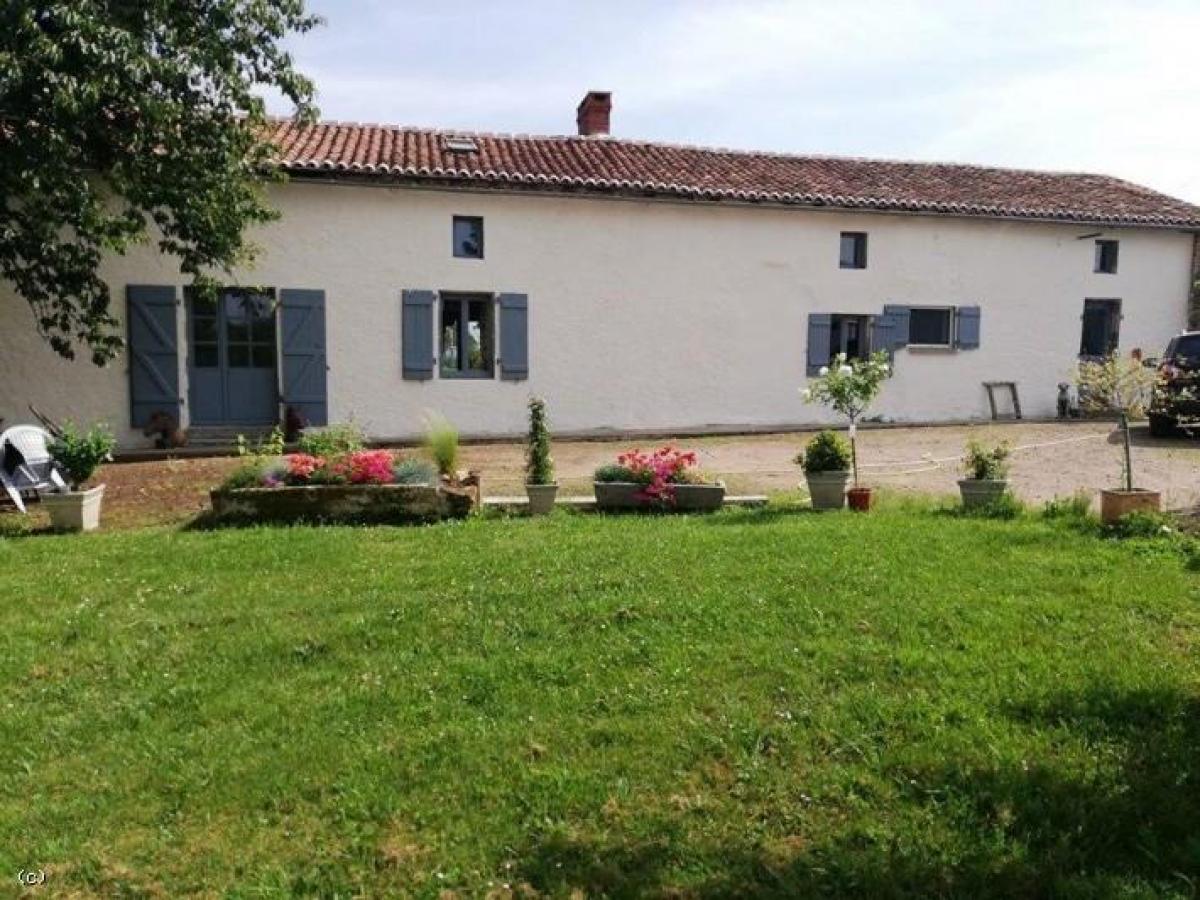 Picture of Home For Sale in Charroux, Auvergne, France