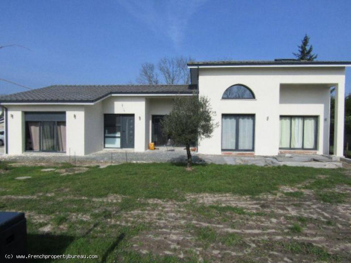 Picture of Home For Sale in Saint Germain D'Esteuil, Aquitaine, France