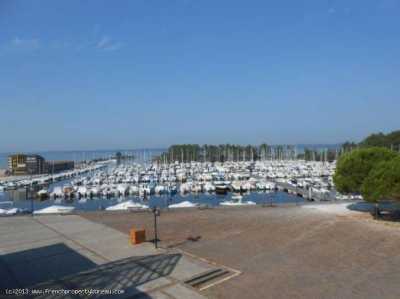 Apartment For Sale in Hourtin, France