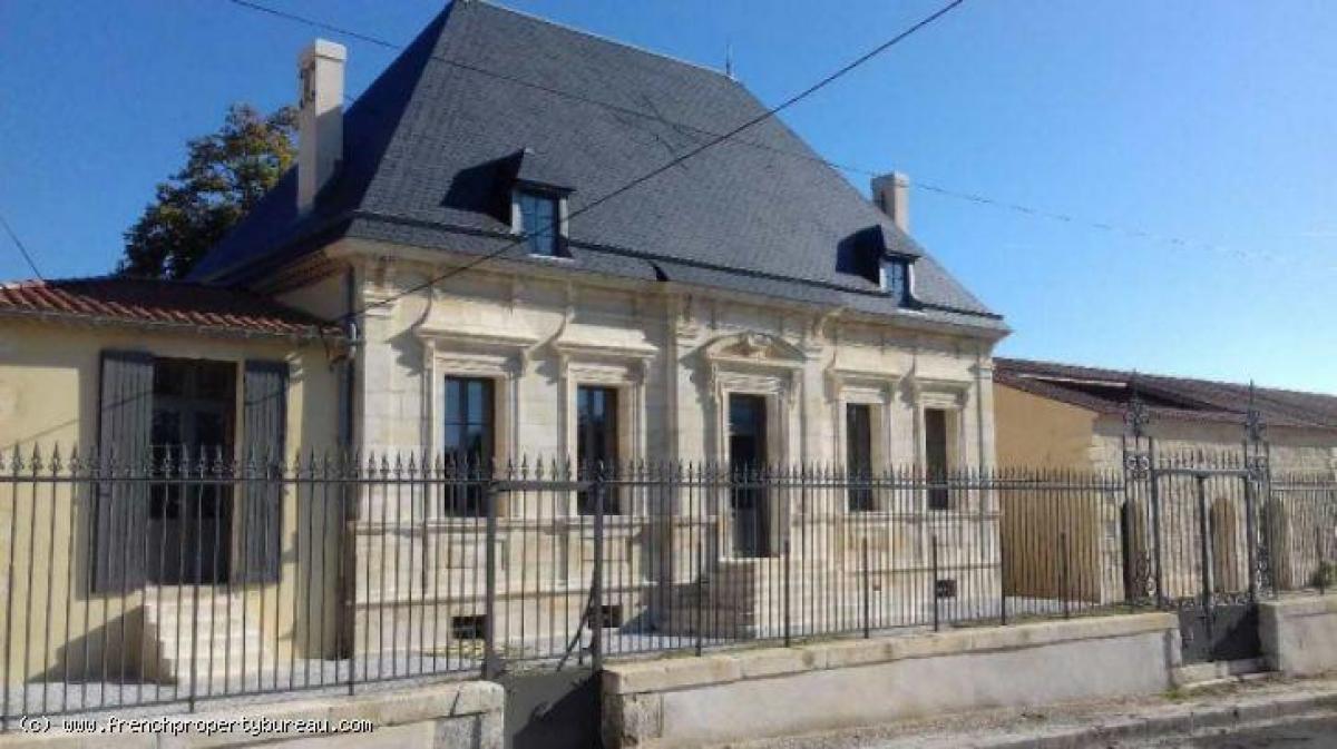 Picture of Home For Sale in Lesparre, Aquitaine, France