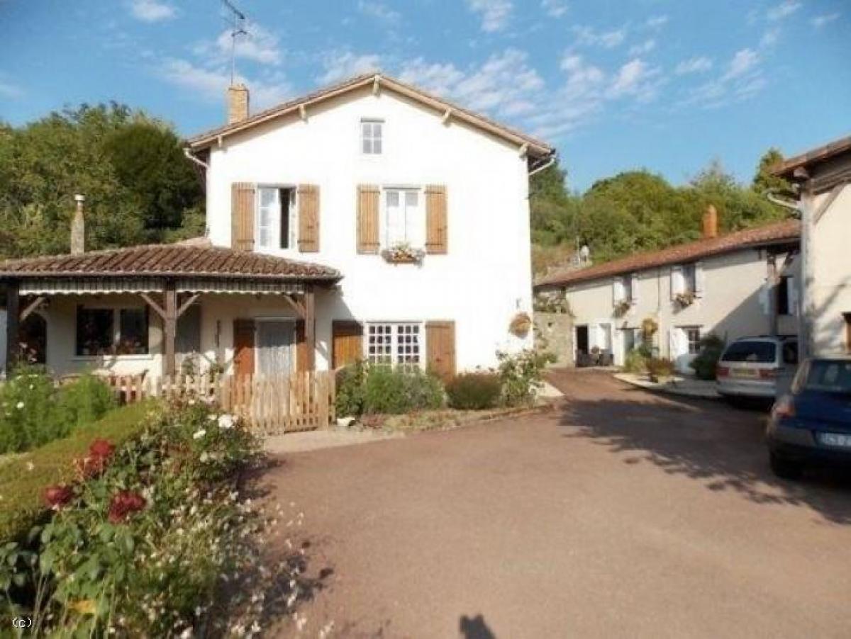 Picture of Home For Sale in Charroux, Auvergne, France