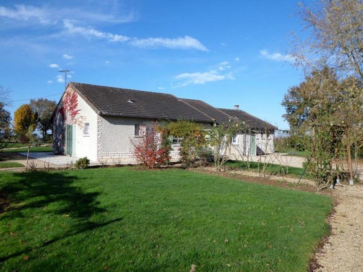 Picture of Home For Sale in Charroux, Auvergne, France
