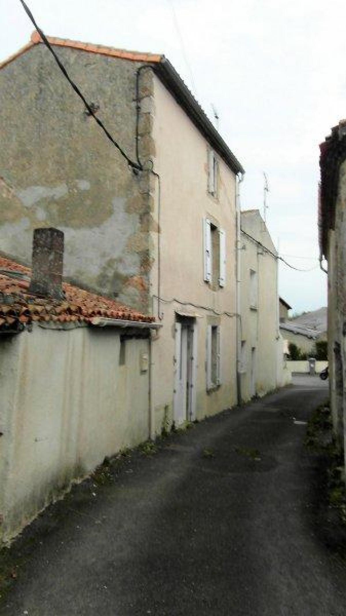 Picture of Home For Sale in Viennay, Poitou Charentes, France