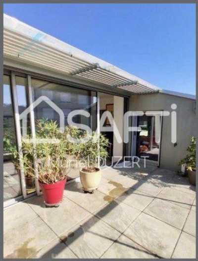 Apartment For Sale in Cenon, France