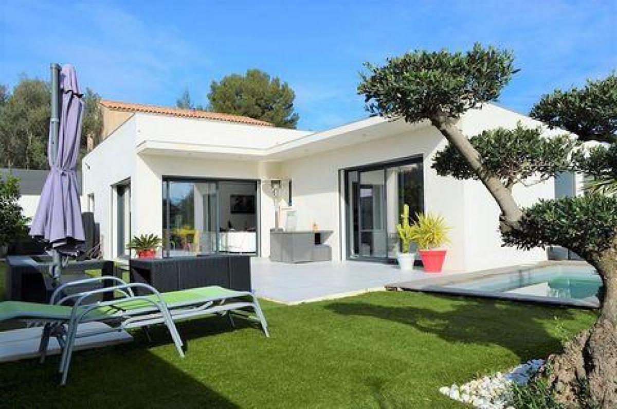 Picture of Home For Sale in La Ciotat, Provence-Alpes-Cote d'Azur, France