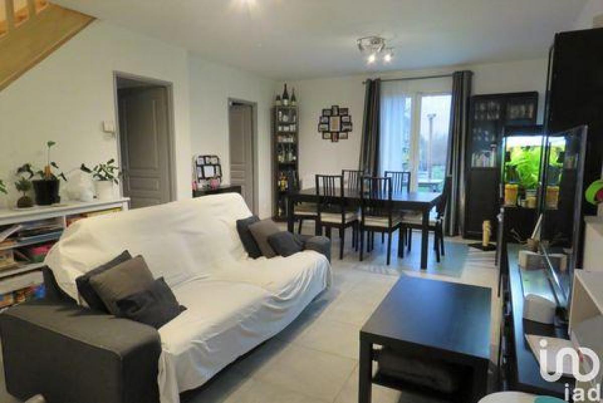 Picture of Home For Sale in Viarmes, Picardie, France