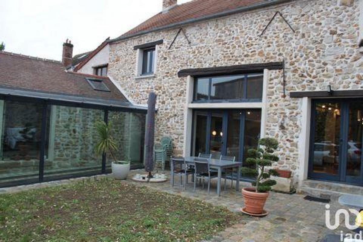 Picture of Home For Sale in Marcoussis, Bretagne, France