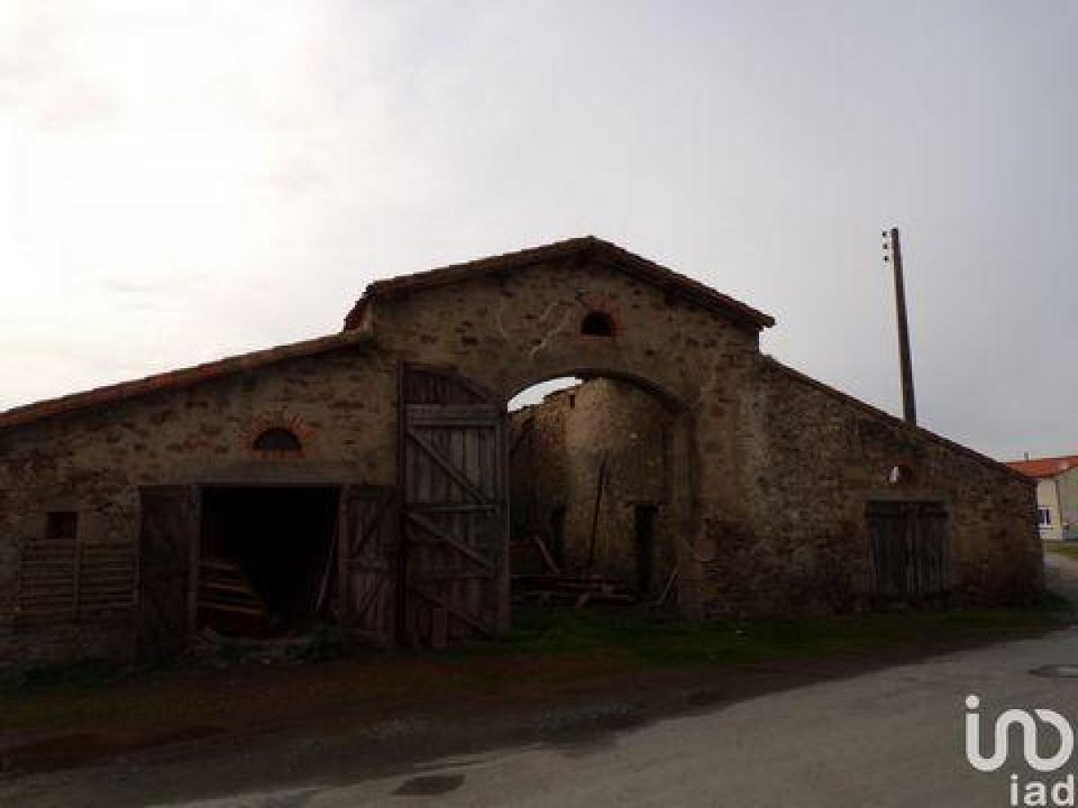 Picture of Home For Sale in Beaurepaire, Bourgogne, France