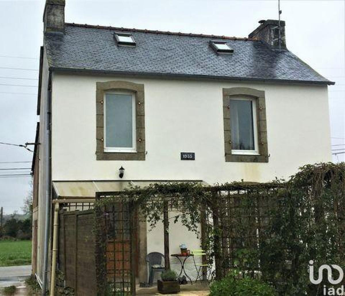 Picture of Home For Sale in Cast, Bretagne, France