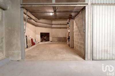 Retail For Sale in Cannes, France