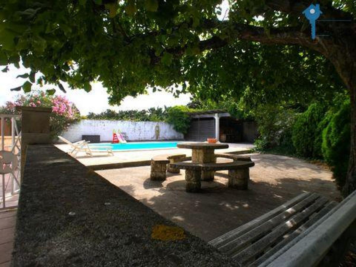 Picture of Home For Sale in Graveson, Provence-Alpes-Cote d'Azur, France