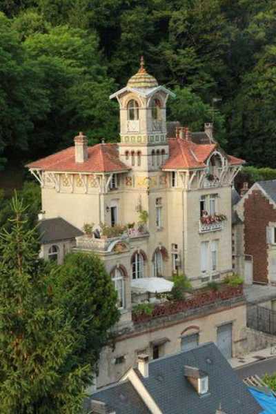 Home For Sale in Chantilly, France