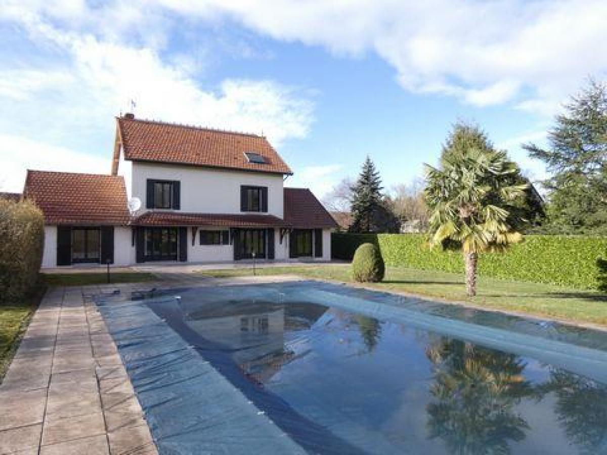 Picture of Home For Sale in Louhans, Bourgogne, France