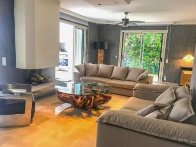 Villa For Sale in Villeneuve-Loubet, France