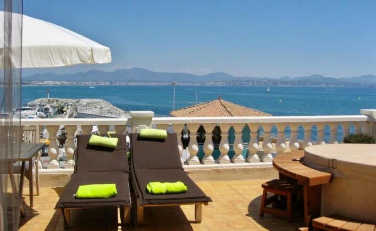 Picture of Villa For Sale in Saint Aygulf, Cote d'Azur, France
