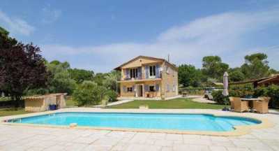 Condo For Sale in Fayence, France