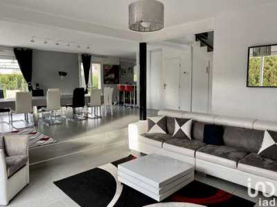 Home For Sale in Ablis, France