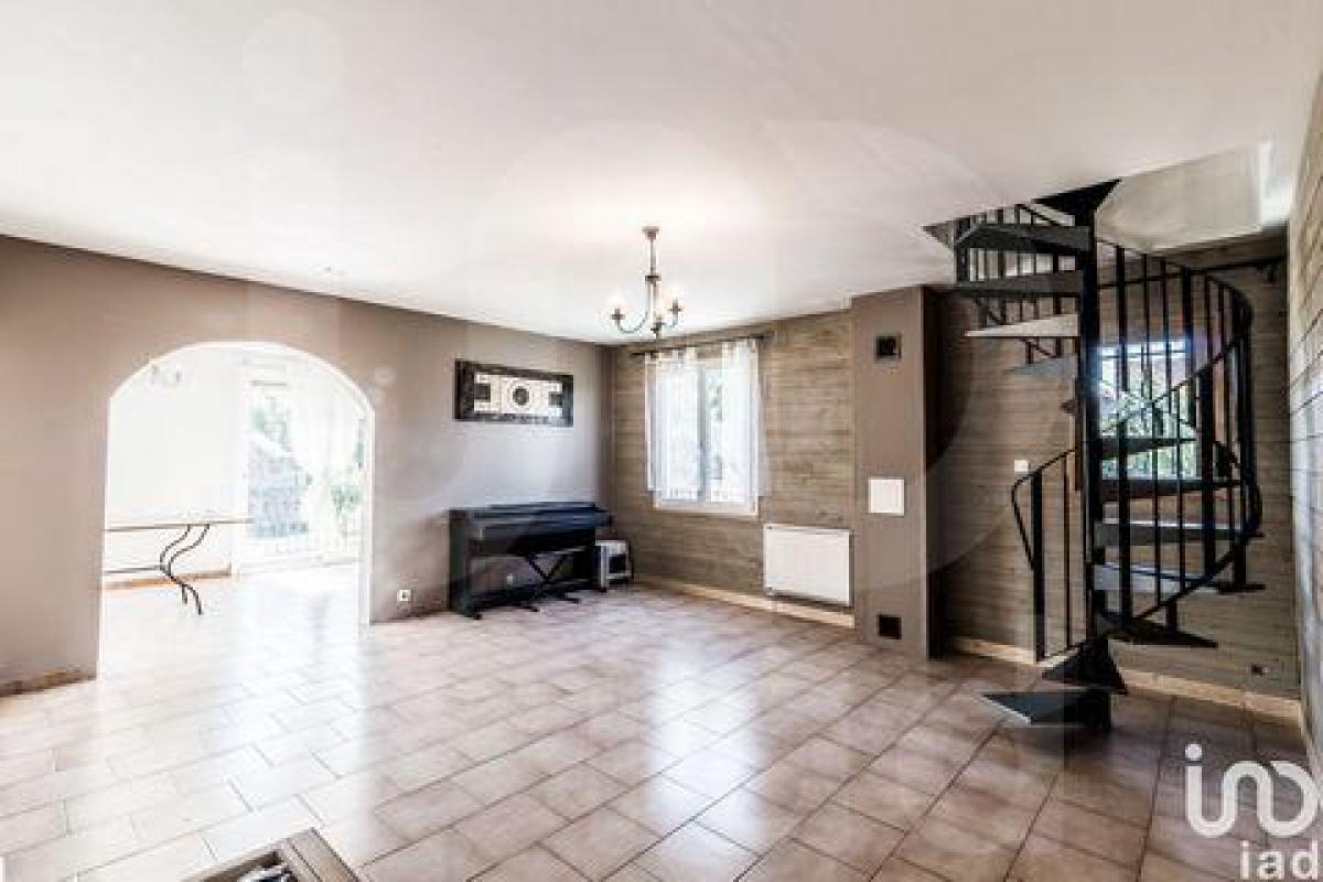 Picture of Home For Sale in Puiseaux, Centre, France