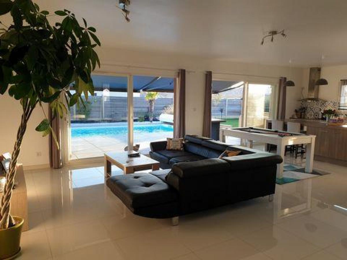 Picture of Home For Sale in Audenge, Aquitaine, France