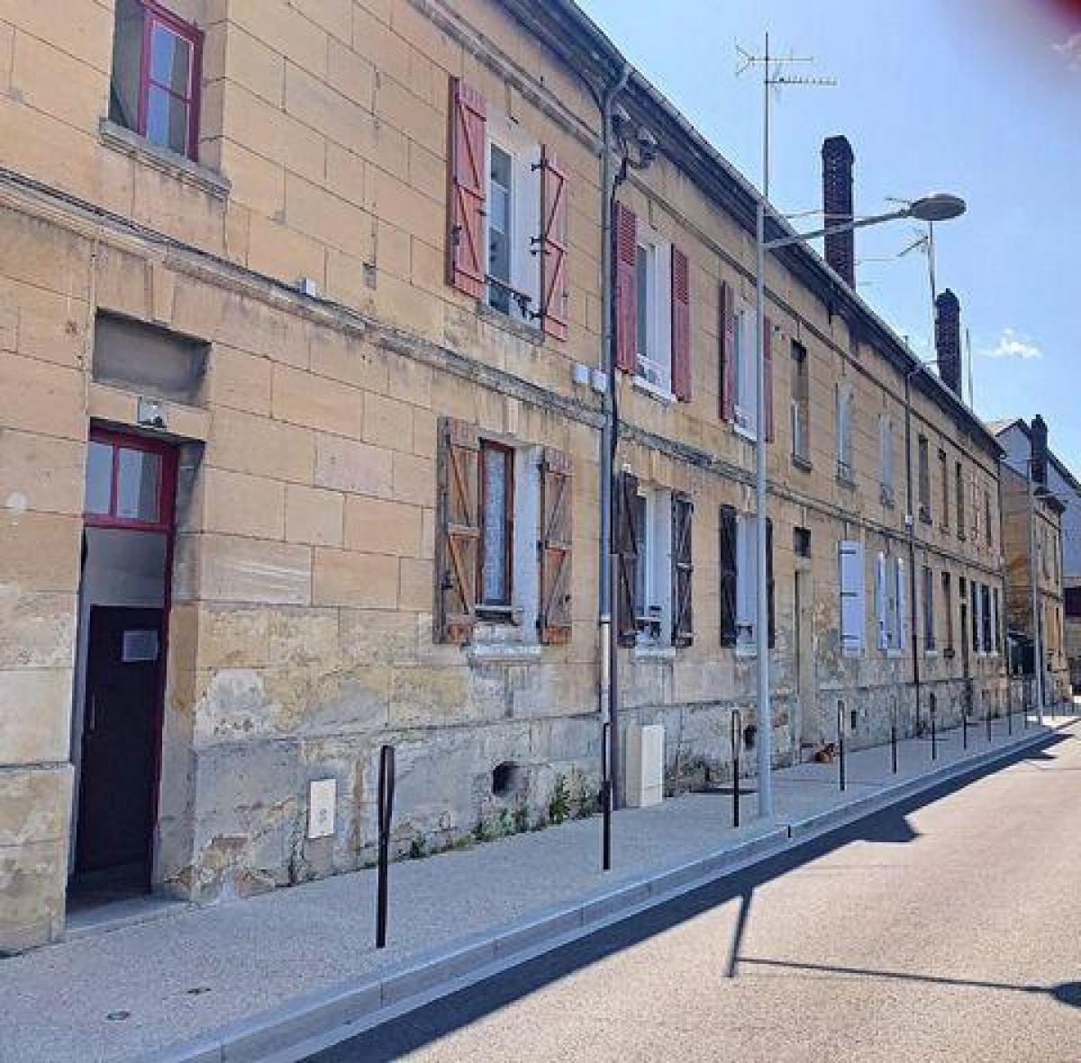 Picture of Apartment For Sale in Creil, Picardie, France