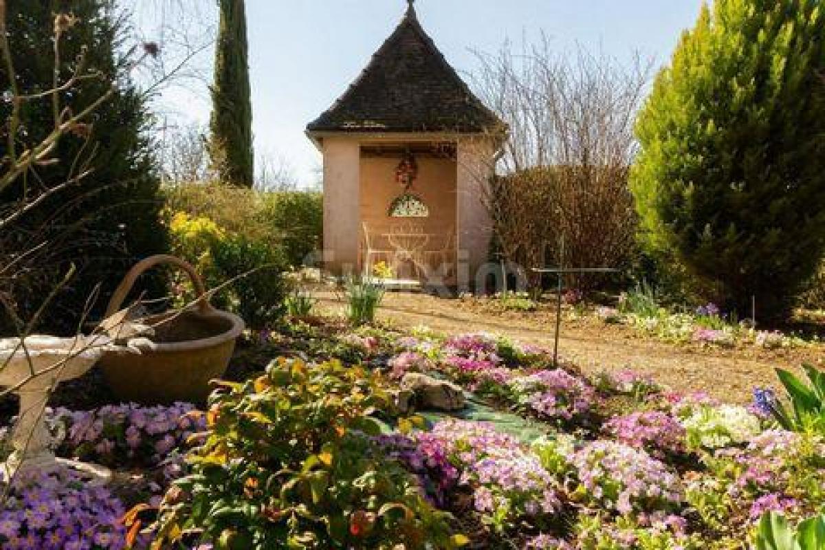 Picture of Farm For Sale in Beaune, Bourgogne, France
