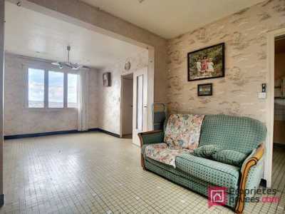 Home For Sale in Bury, France