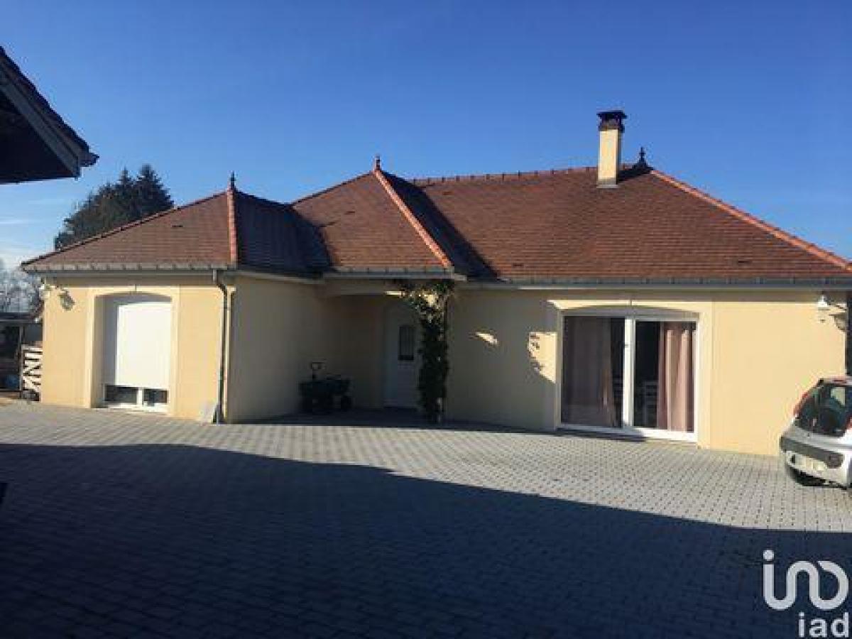 Picture of Home For Sale in Chappes, Auvergne, France