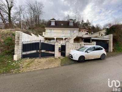 Home For Sale in Pierrefonds, France