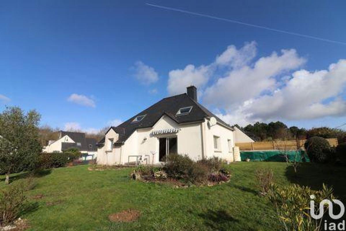 Picture of Home For Sale in Baden, Bretagne, France