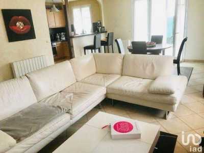 Condo For Sale in Nozay, France