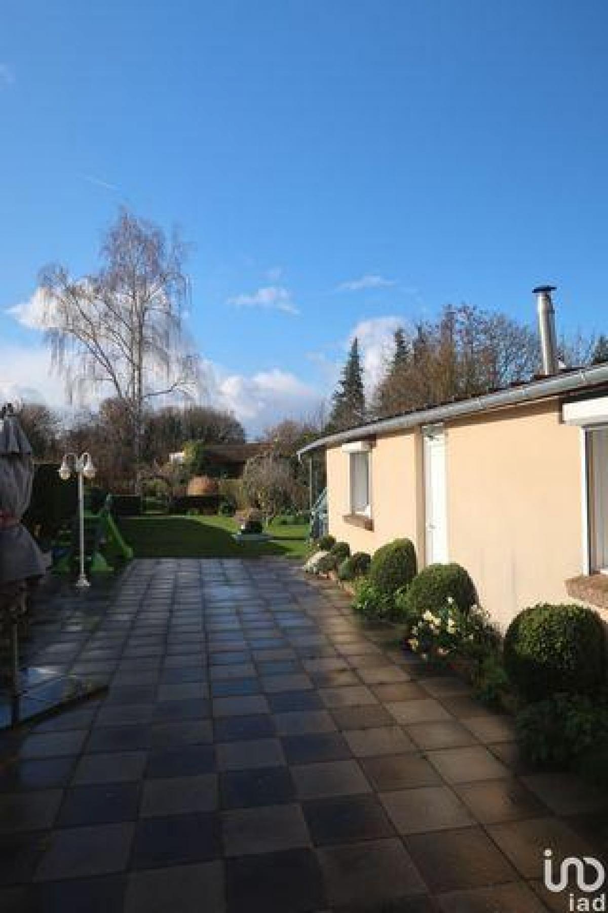 Picture of Home For Sale in Boves, Picardie, France