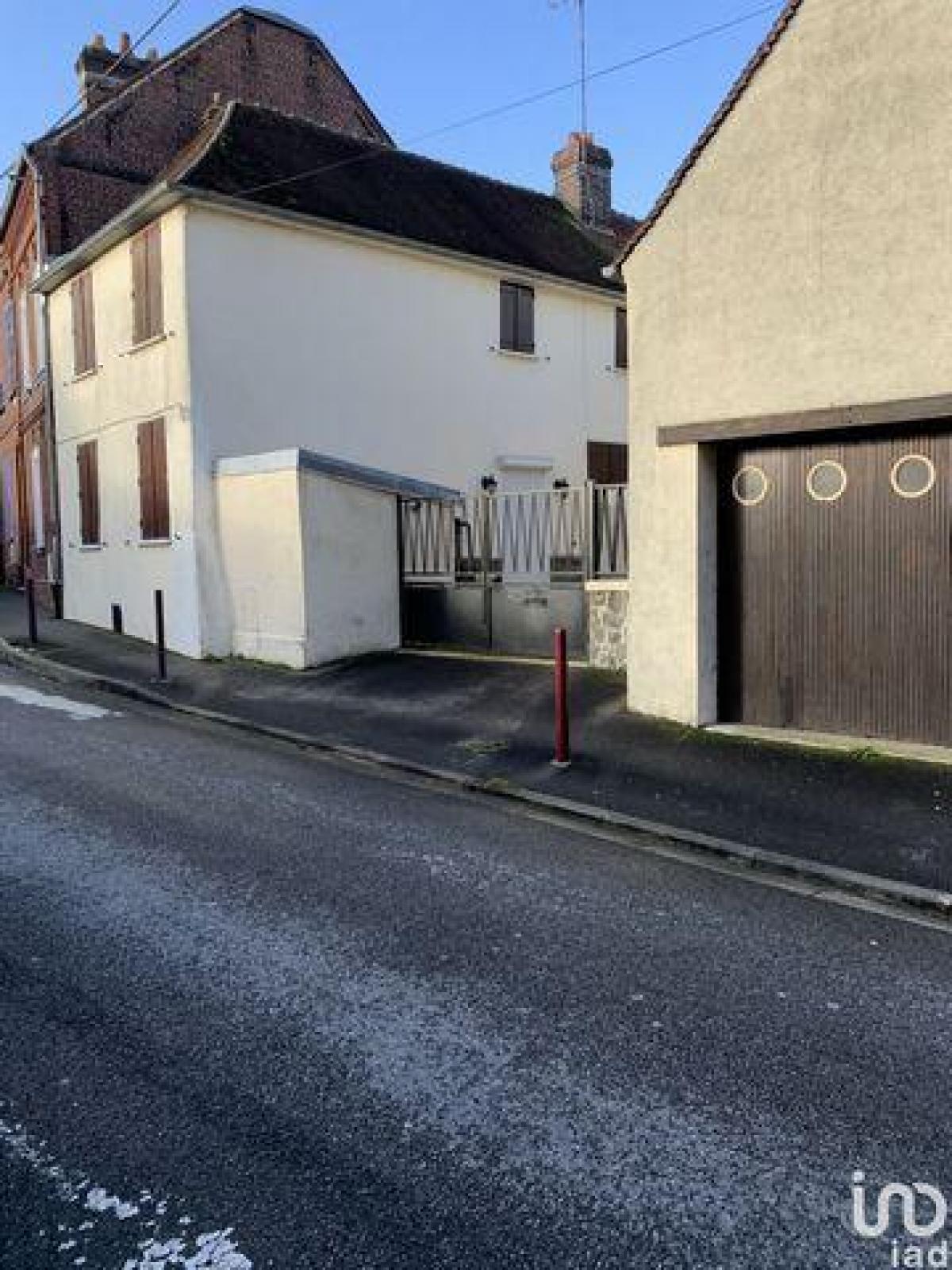 Picture of Home For Sale in Beauvais, Picardie, France