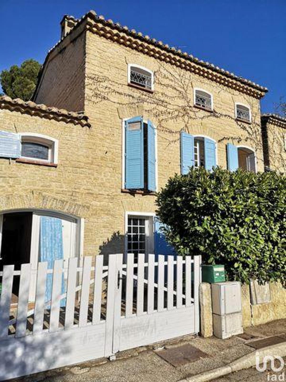 Picture of Home For Sale in Montfavet, Provence-Alpes-Cote d'Azur, France